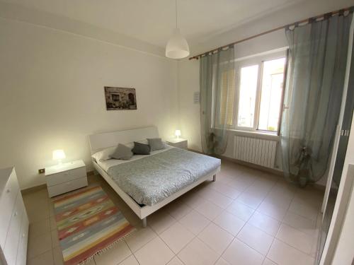 EUCALYPTI11 - Ampio alloggio ristrutturato con 3 camere, 2 bagni, terrazzo, balcone, Loano (zdjęcie 7)