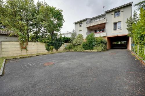 Nice apartment Mérignac with terrace and parking (Nice apartment Merignac with terrace and parking) in 梅里尼亞克