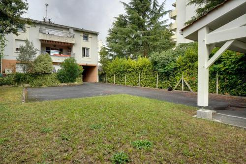 Nice apartment Mérignac with terrace and parking (Nice apartment Merignac with terrace and parking) in 梅里尼亞克