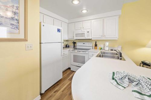 Luxury 17th Floor 1 BR Condo Direct Oceanfront Wyndham Ocean Walk Resort Daytona Beach | 1702 in Daytona Beach, USA