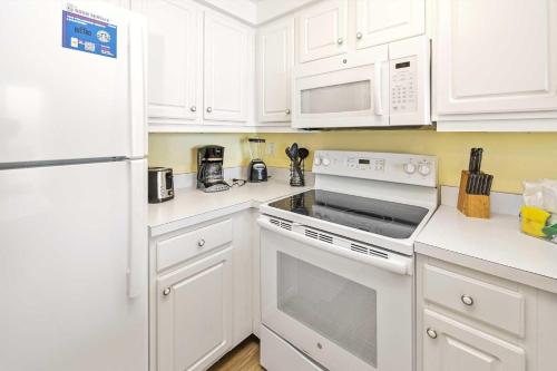 Luxury 17th Floor 1 BR Condo Direct Oceanfront Wyndham Ocean Walk Resort Daytona Beach | 1702 in Daytona Beach, USA