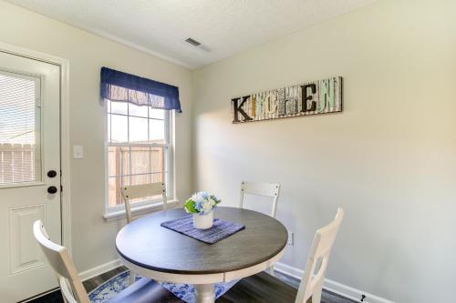 Bowling Green Townhome 4 Mi to Lost River Cave! in Bowling Green, USA