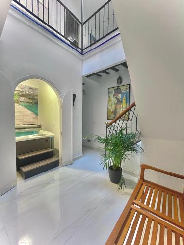 House -Rooftop&Jacuzzi -StayInSeville 1614ft2 5Be - image 2