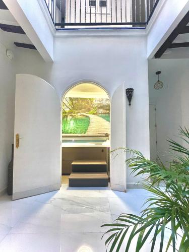 House -Rooftop&Jacuzzi -StayInSeville 1614ft2 5Be - image 5