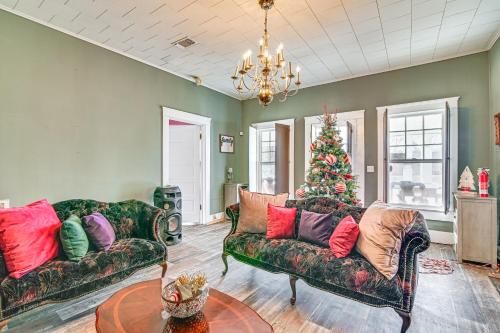 Historic Aberdeen Vacation Home with Yard! in Aberdeen (MS)