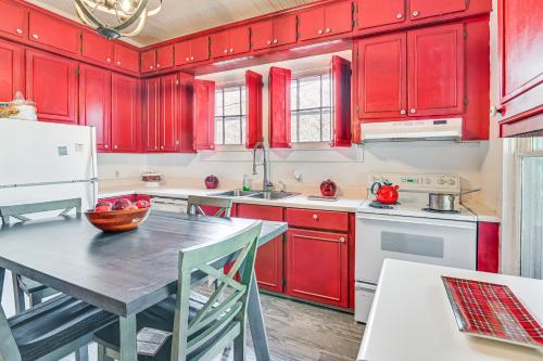 Historic Aberdeen Vacation Home with Yard! in Aberdeen (MS)