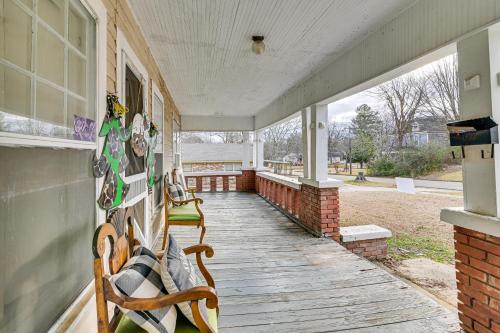 Historic Aberdeen Vacation Home with Yard! in Aberdeen (MS)