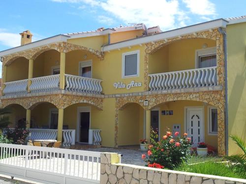 Apartments Vila Ana, Ferienwohnung in Vir