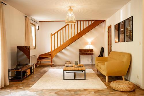 Közös társalgó / TV, La maison du Diplo : Forêt, sentiers et grimpe (La maison du Diplo : Foret, sentiers et grimpe) in Noisy-sur-Ecole