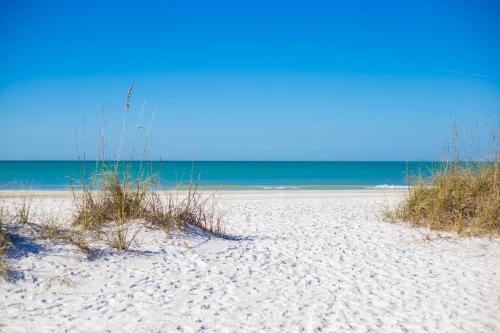 Seabreeze Condo B thumb 2