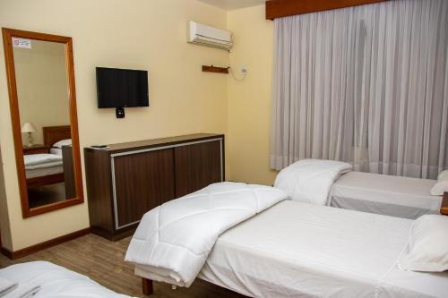 3 twin beds