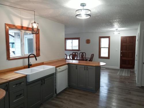 Kitchen, Cozy Quincy by The Jordan Company in Bruce Mines (ON)