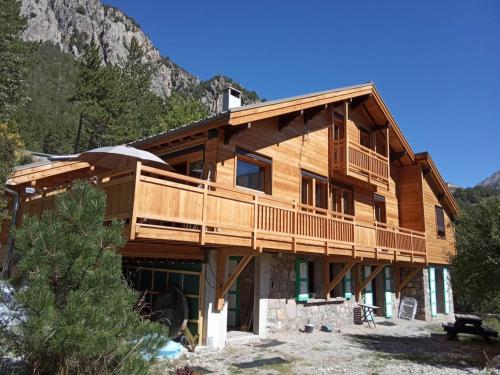 Appartement RDC chalet 55m2 - Location saisonnière - Briançon