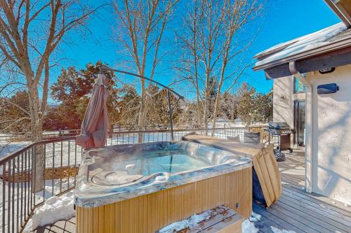 Mountain Range Manor in Eagle, USA