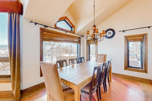 Mountain Range Manor in Eagle, USA