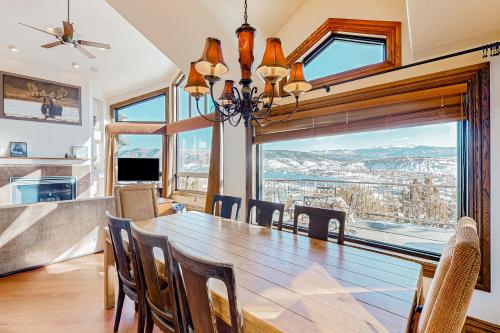 Mountain Range Manor in Eagle, USA