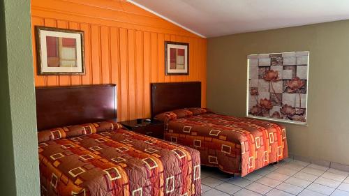 Double Room with Two Double Beds - Smoking