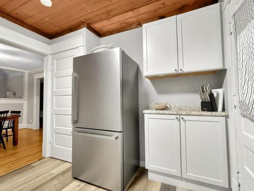 Beautiful 2br N Of Grand Near Downtown in Des Moines, USA