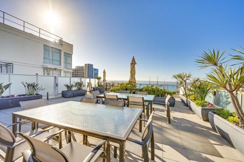 Downtown San Diego Condo with Pool and Rooftop Access thumb 2