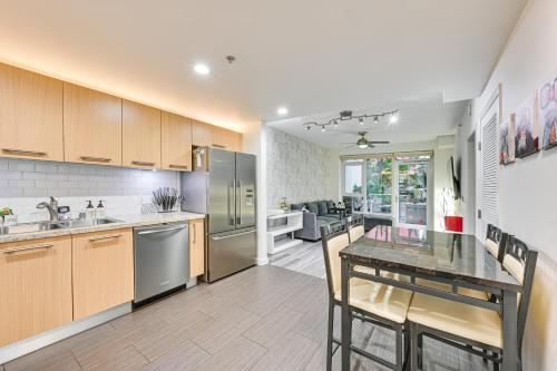 Downtown San Diego Condo with Pool and Rooftop Access thumb 3
