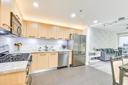 Downtown San Diego Condo with Pool and Rooftop Access detail