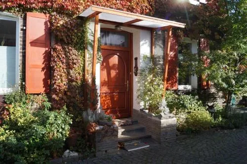Hof am Rhein in Köln, Deutschland