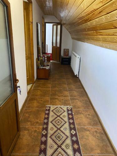 Cabana Bradu Moșului (Cabana Bradu Mosului) in Rusca