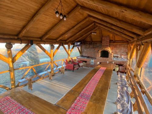 Cabana Bradu Moșului (Cabana Bradu Mosului) in Rusca