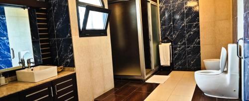Executive Suite image 6