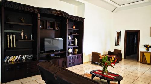 Executive Suite image 7