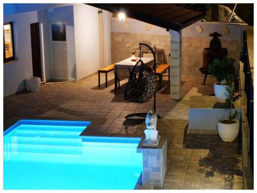 Létesítmények, House Luketini dvori in Siroke