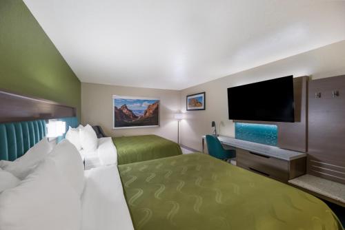 Quality Inn Alpine - image 10