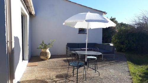 Facilities, Chambre Bed and Breakfast dans la Villa Cypra in Trois Moulins