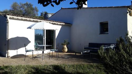 Facilities, Chambre Bed and Breakfast dans la Villa Cypra in Trois Moulins