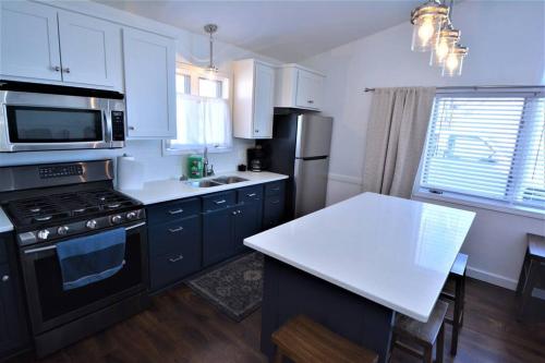 Remodeled, Grill, Outside Seating, Dock, Swimming in East Gull Lake (MN)