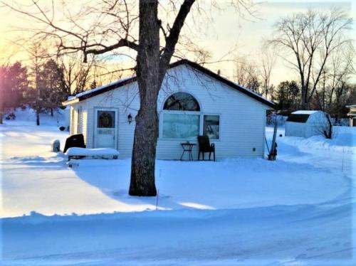 Remodeled, Grill, Outside Seating, Dock, Swimming in East Gull Lake (MN)