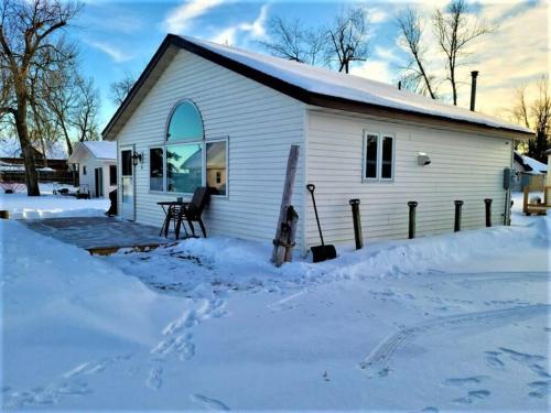 Remodeled, Grill, Outside Seating, Dock, Swimming in East Gull Lake (MN)
