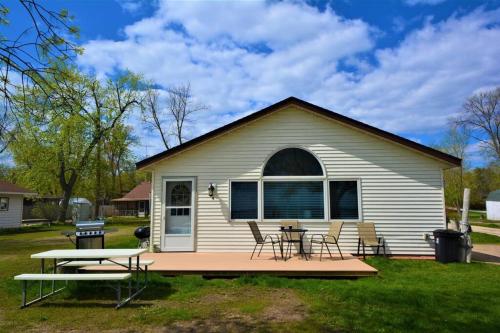Remodeled, Grill, Outside Seating, Dock, Swimming in East Gull Lake (MN)
