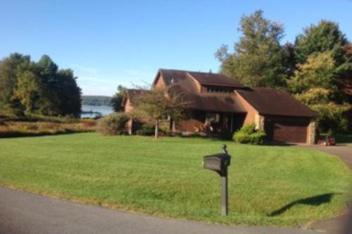 Brown Bear Lodge in Swanton, USA