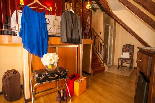 room detail thumbnail 1