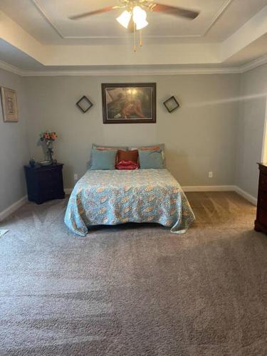 Spacious Home Near Shaw
