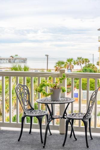 114 West Arctic Avenue, Pier Pointe Villas C201 in Folly Beach, Vereinigte Staaten von Amerika