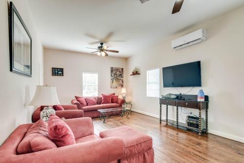 Galveston Vacation Rental 2 Mi to Pleasure Pier! in Galveston, USA