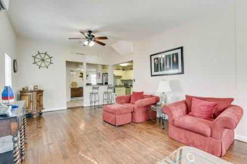 Galveston Vacation Rental 2 Mi to Pleasure Pier! in Galveston, USA