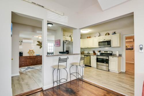 Galveston Vacation Rental 2 Mi to Pleasure Pier! in Galveston, USA