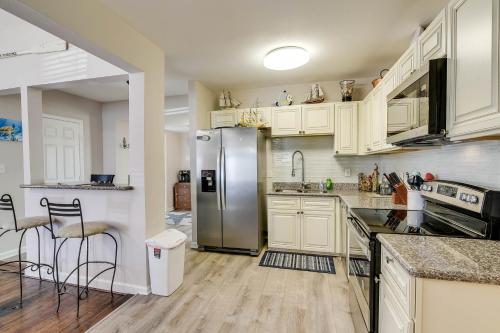 Galveston Vacation Rental 2 Mi to Pleasure Pier! in Galveston, USA