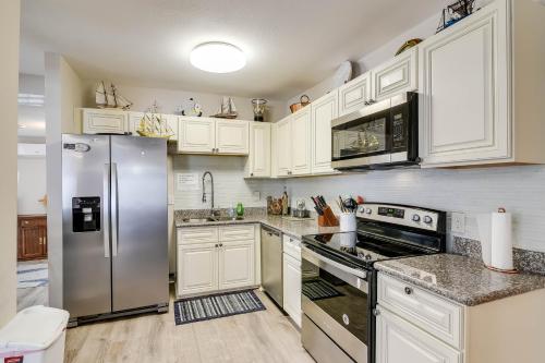 Galveston Vacation Rental 2 Mi to Pleasure Pier! in Galveston, USA
