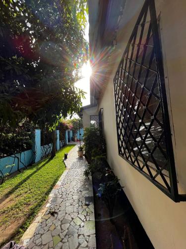 Zunanjost, Banana Republic in Yundum