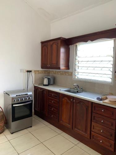 Oprema, Banana Republic in Yundum