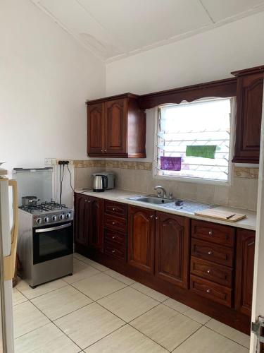 Oprema, Banana Republic in Yundum